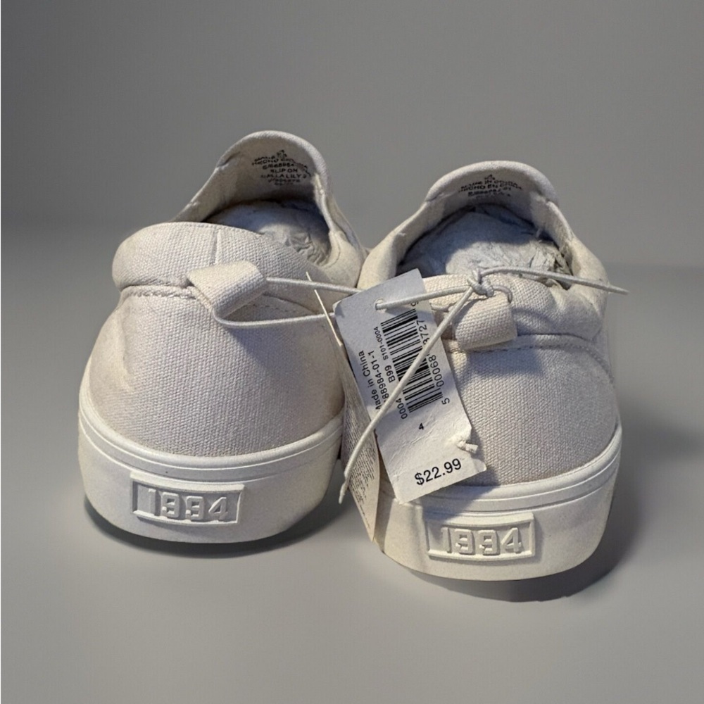 Old Navy NWT original shoes. Kids 4 size fits like 5.5-6 in women’s.